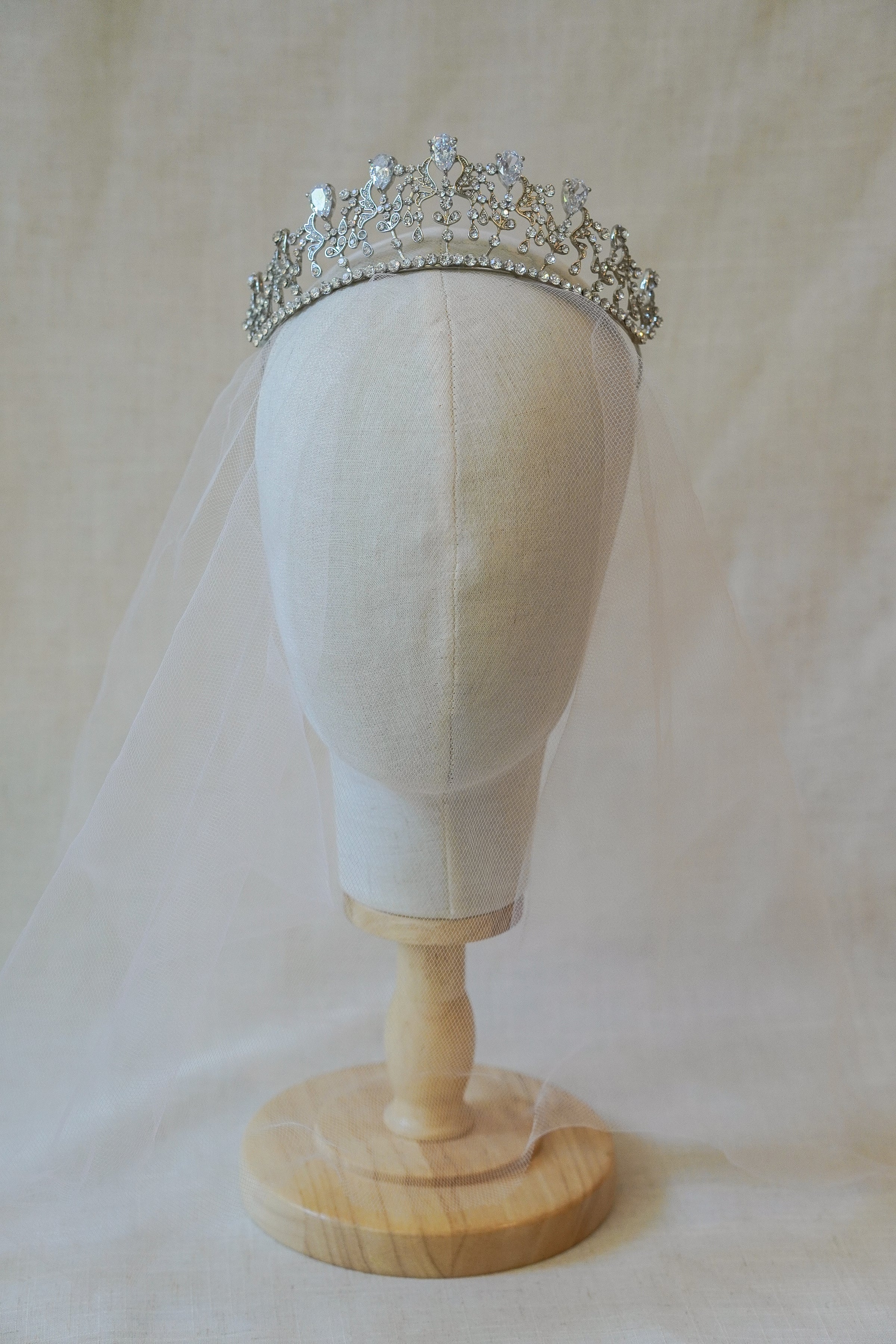 BELLE CROWN