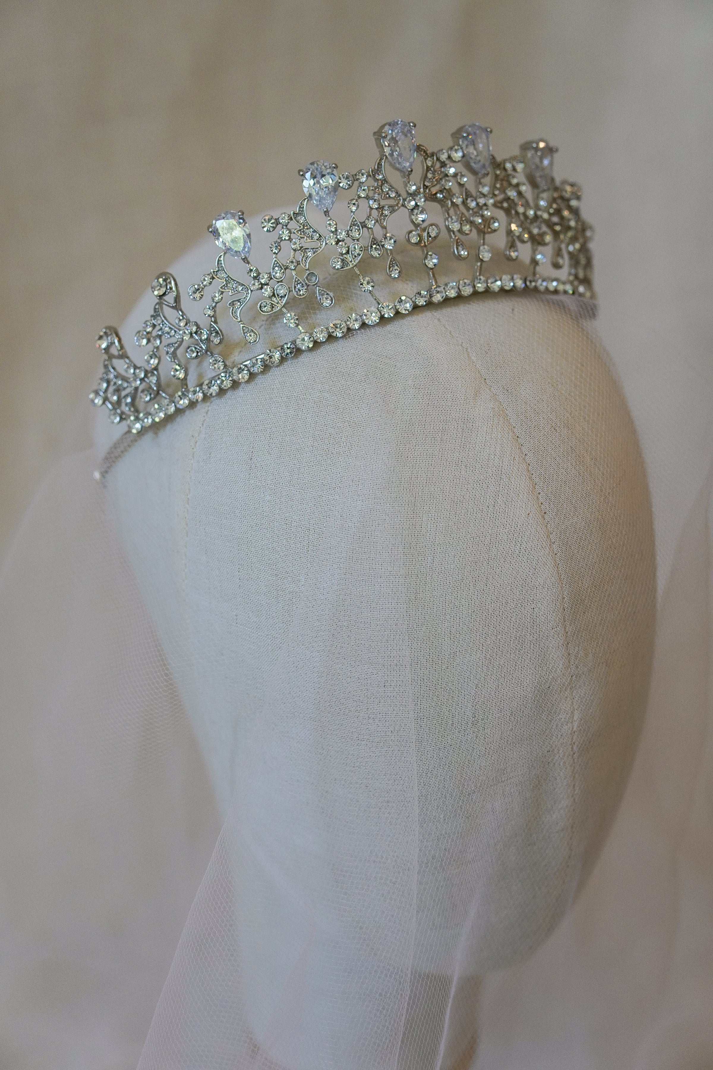 BELLE CROWN