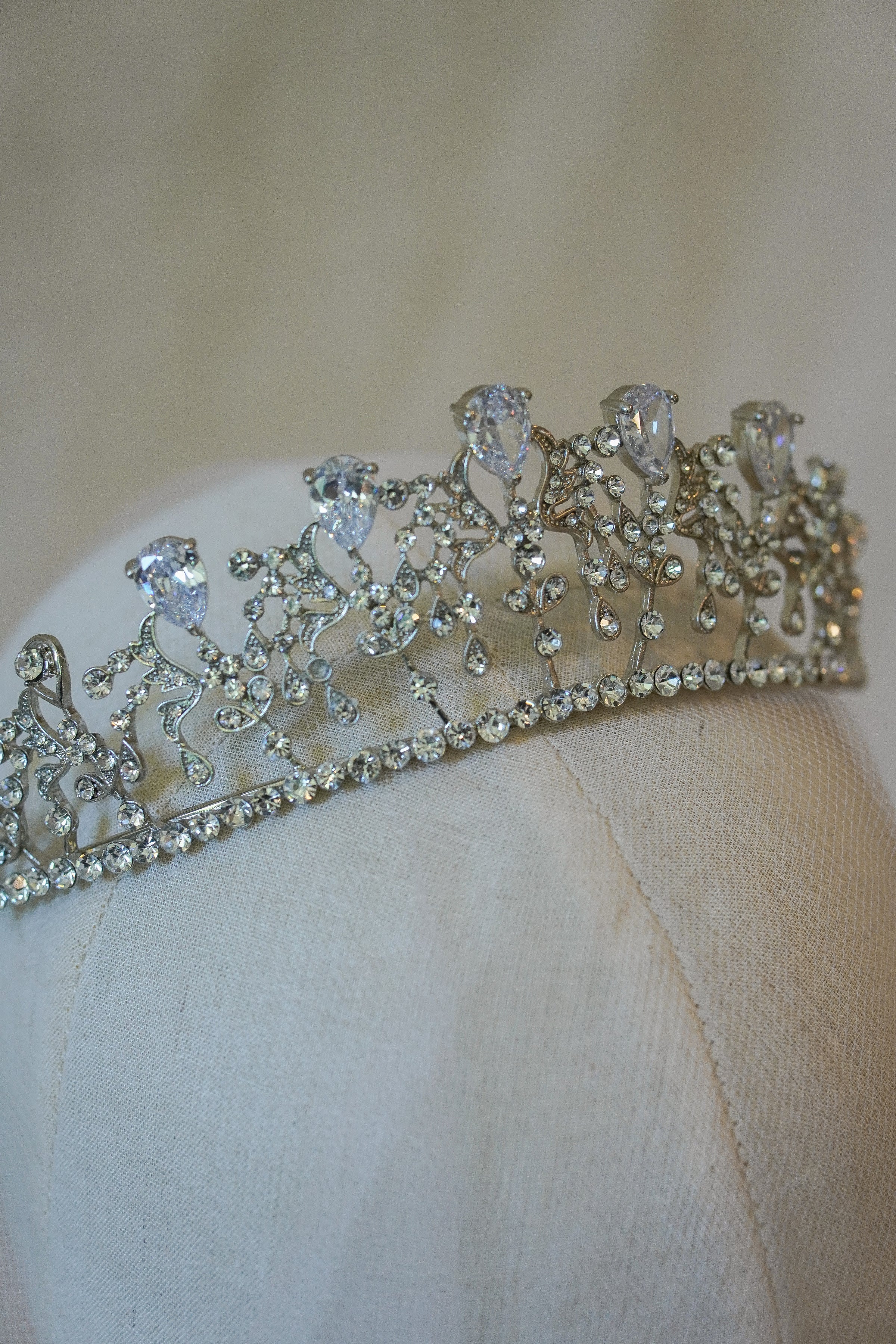 BELLE CROWN
