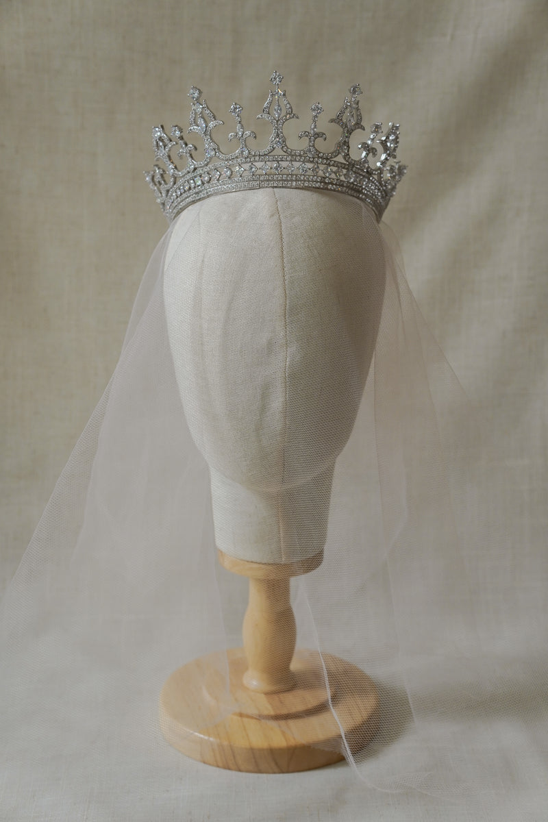 HELEM CROWN