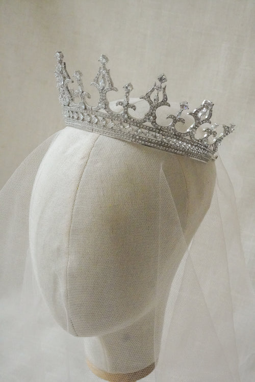 HELEM CROWN