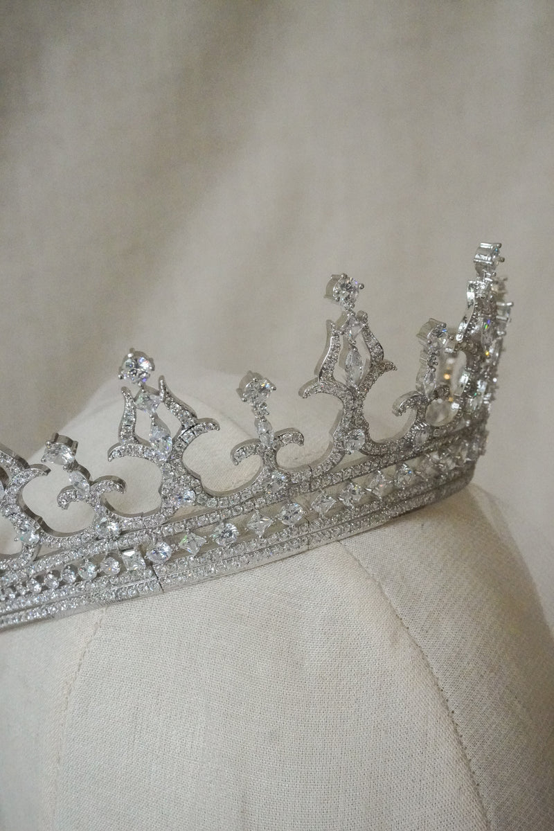 HELEM CROWN