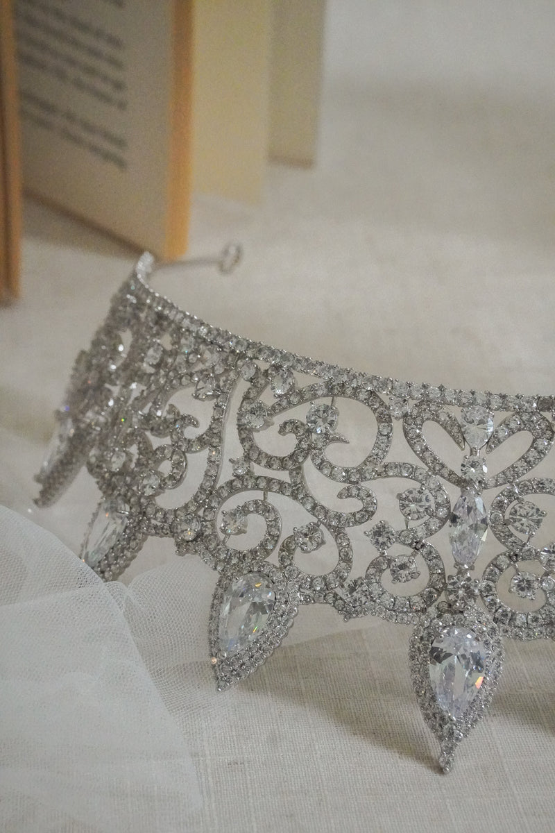 VICTORIA CROWN