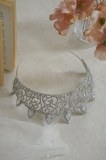 VICTORIA CROWN