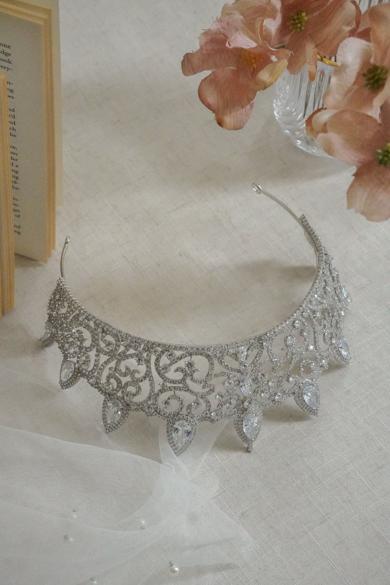 VICTORIA CROWN