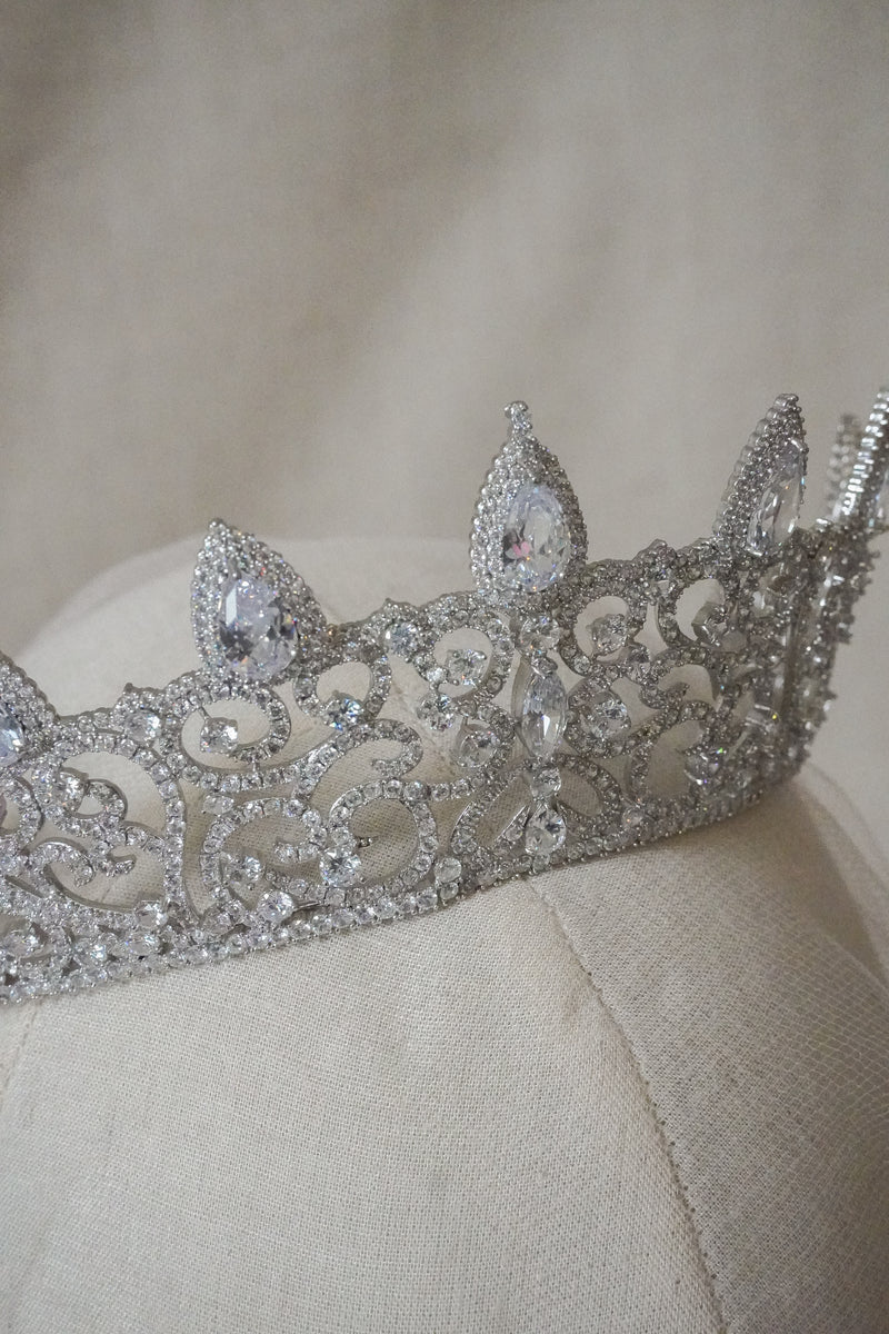 VICTORIA CROWN
