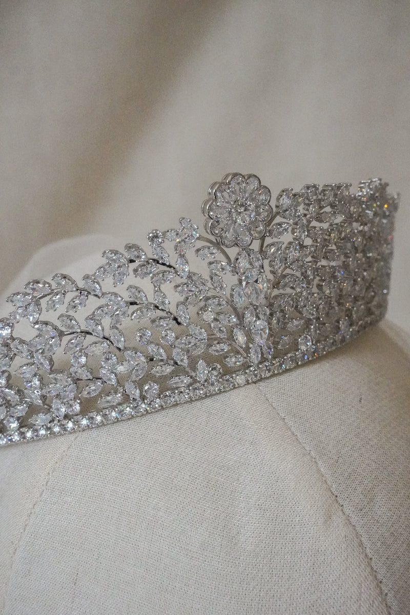 SELAH CROWN