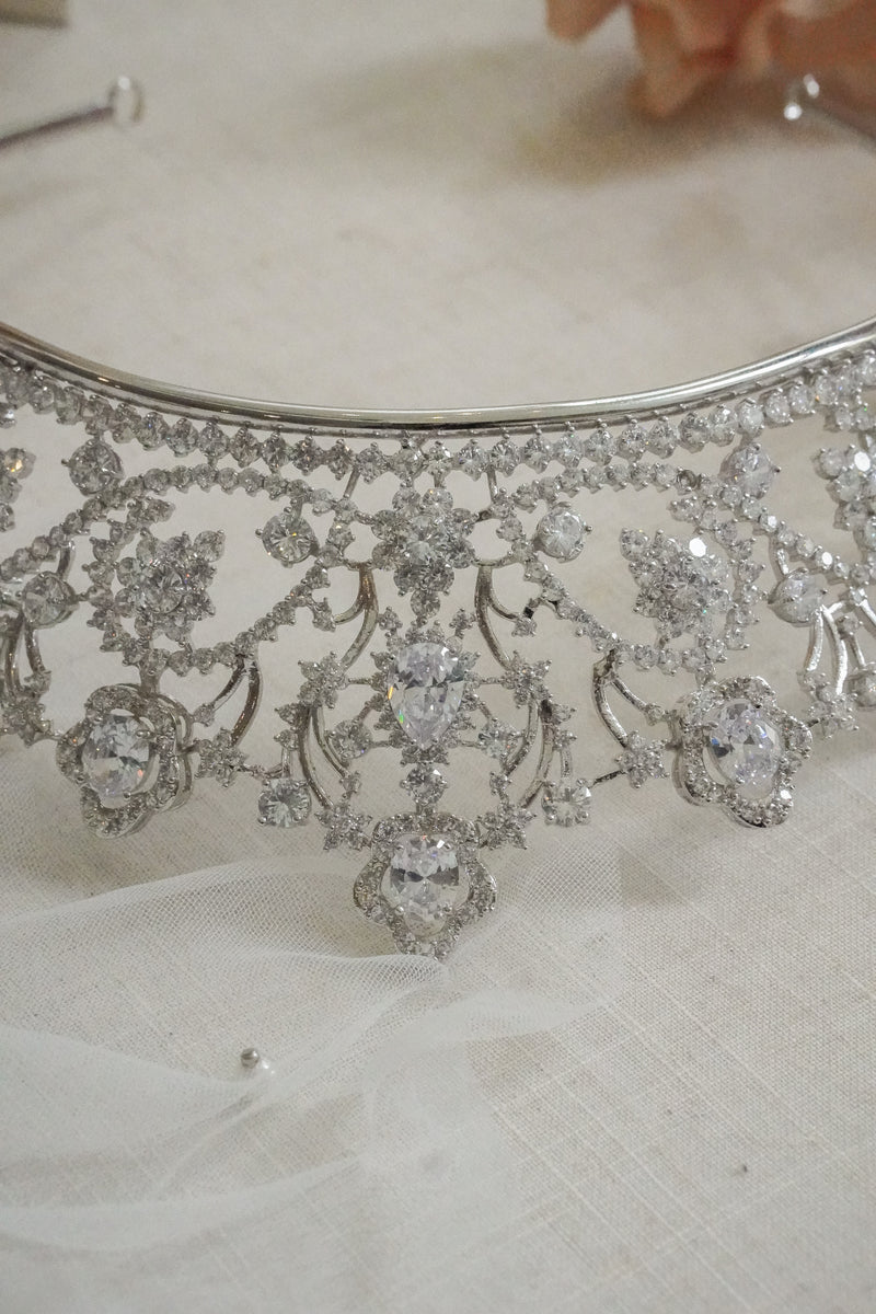 ANNALISE CROWN