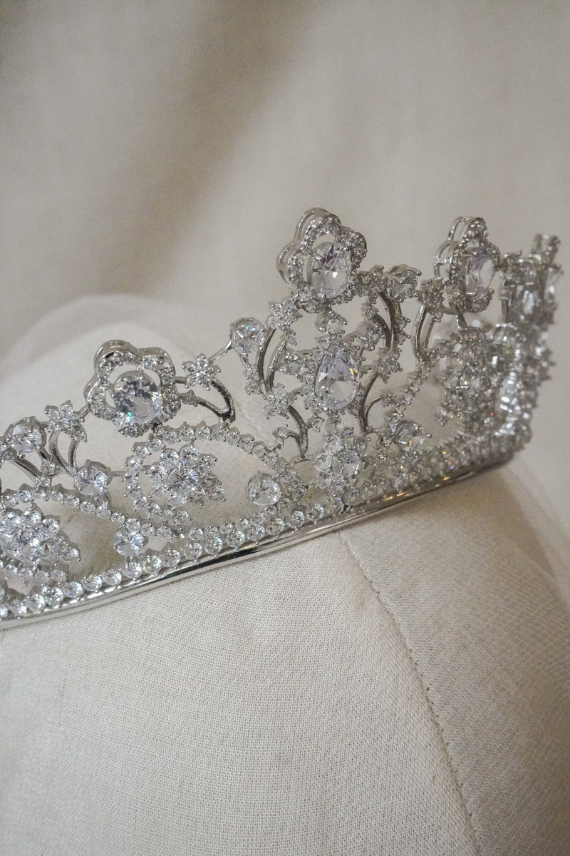 ANNALISE CROWN
