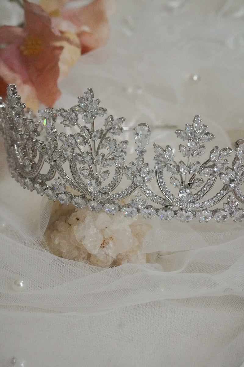MALIA CROWN