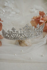 MALIA CROWN