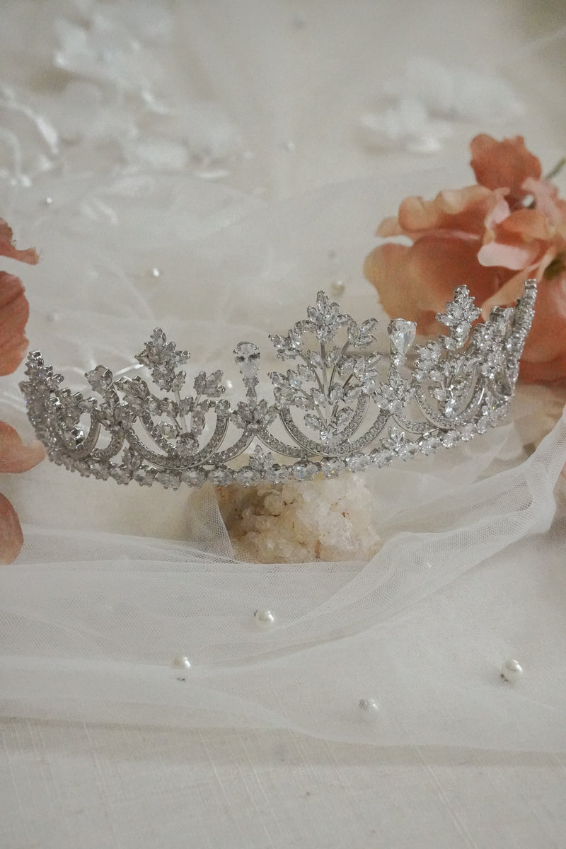 MALIA CROWN