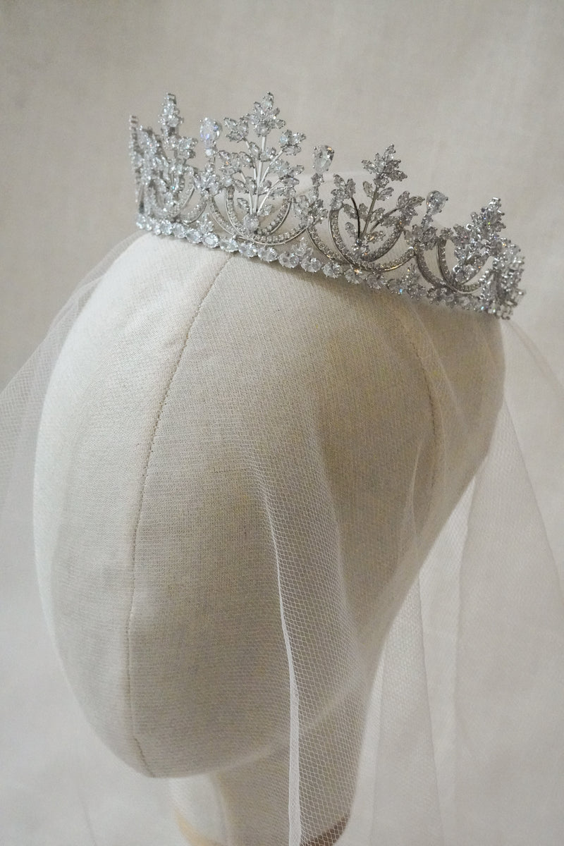 MALIA CROWN