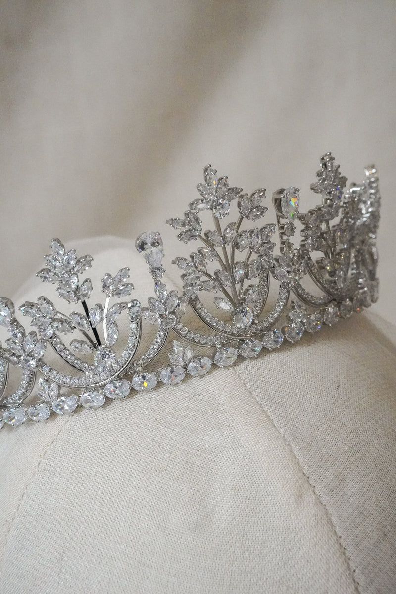 MALIA CROWN