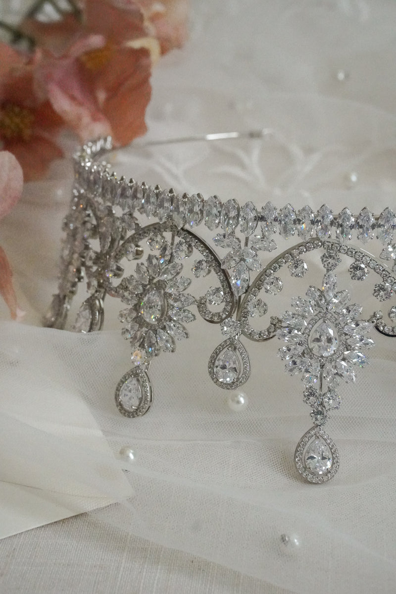 ARMELLE CROWN