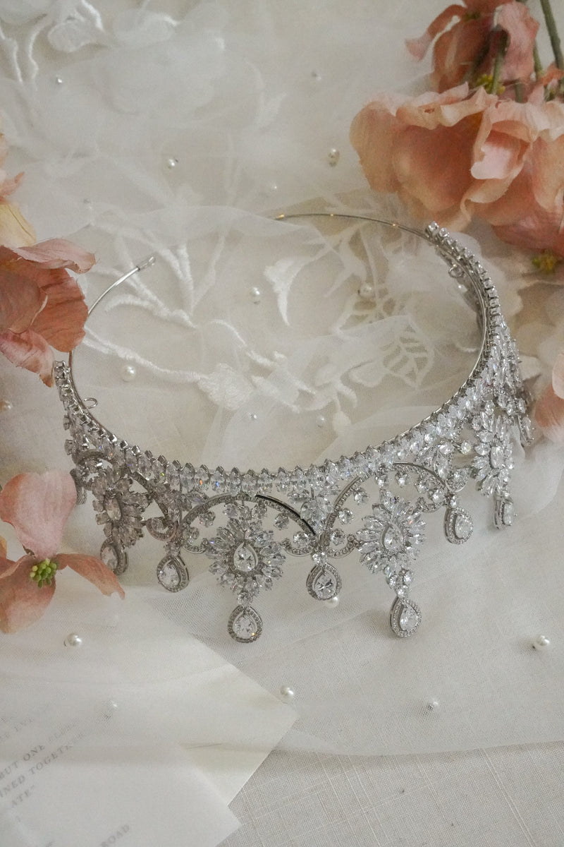 ARMELLE CROWN