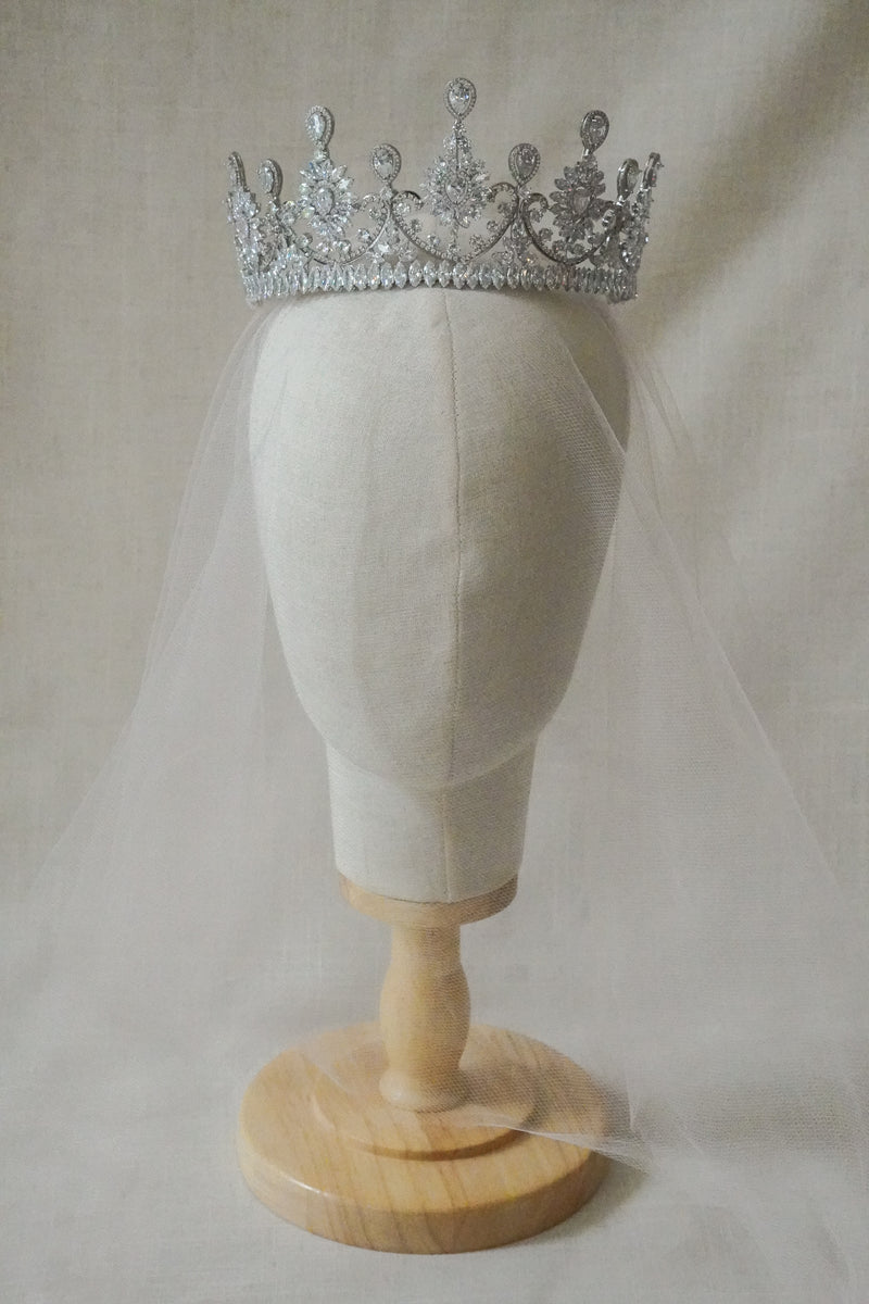 ARMELLE CROWN