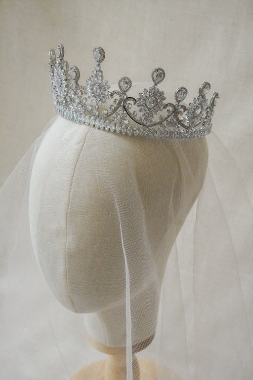 ARMELLE CROWN