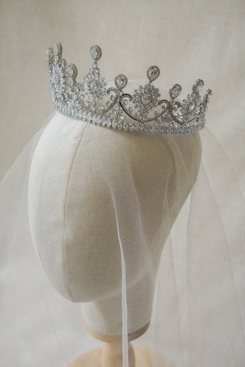 ARMELLE CROWN