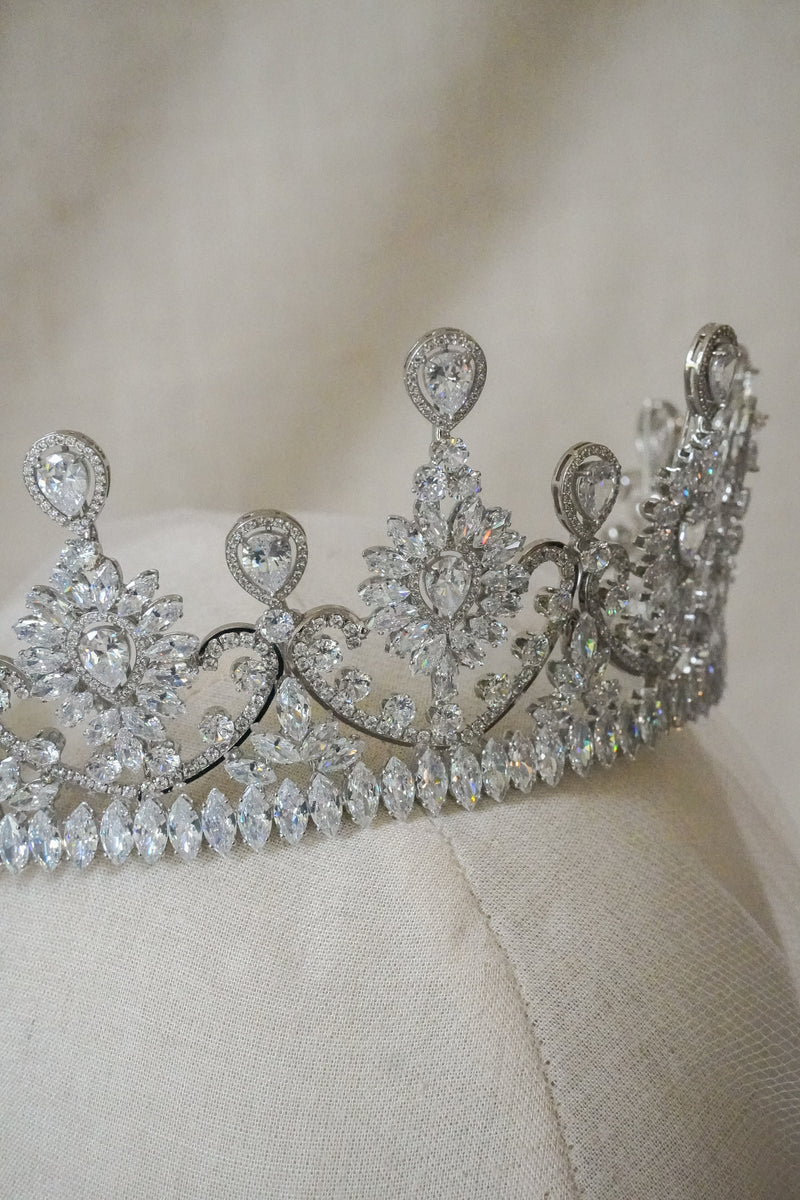 ARMELLE CROWN